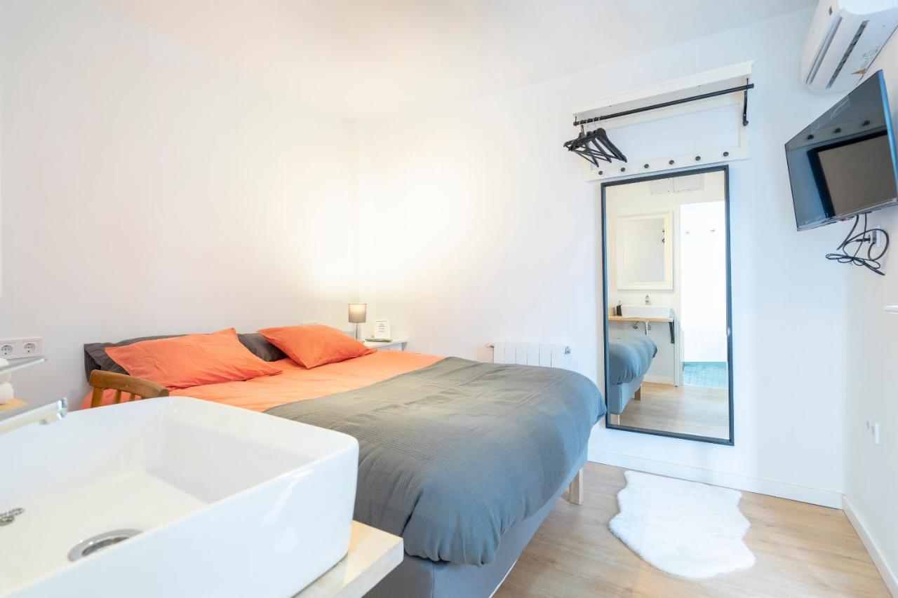 Independent Room Close To Ifema Y Aeropuertob Madrid Exterior photo